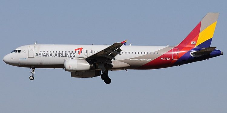 Terror në ajër, hapet dera e avionit gjatë fluturimit (VIDEO)