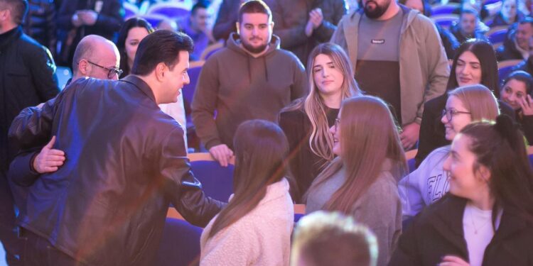 Lulzim Basha mesazh te rinjve: Bëhuni gati për një rrugëtim të ri