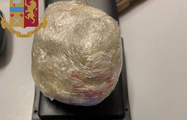 U kap me 1 kg kokainë të fshehur në makinë  arrestohet shqiptari në Itali