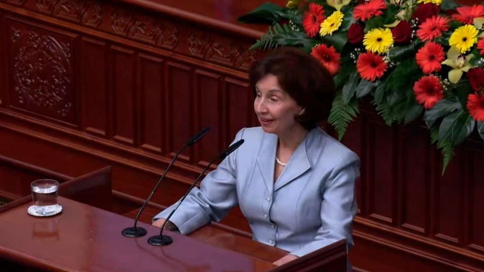 Shmangia e emrit zyrtar të Maqedonisë së Veriut nga presidentja e re Siljanovska Davkova  ngjall reagime