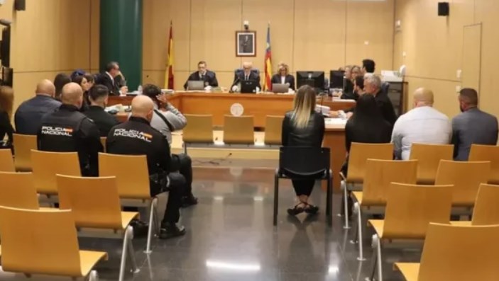 Goditja e rrjetit të prostitucionit në Spanjë  dy drejtuesit shqiptarë të organizatës rrezikojnë 47 vite burg