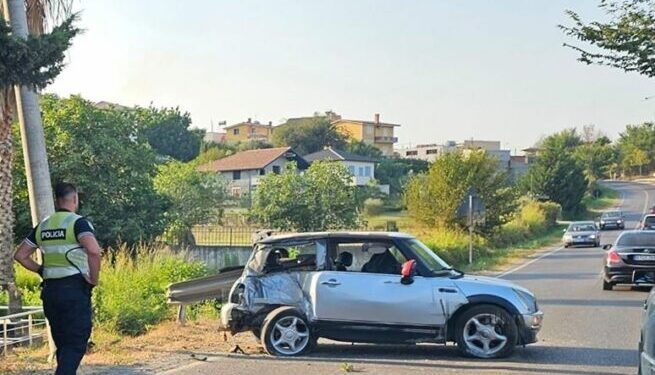 Aksident në rrugën e Gjirit të Lalzit, shihni si ka përfunduar automjeti