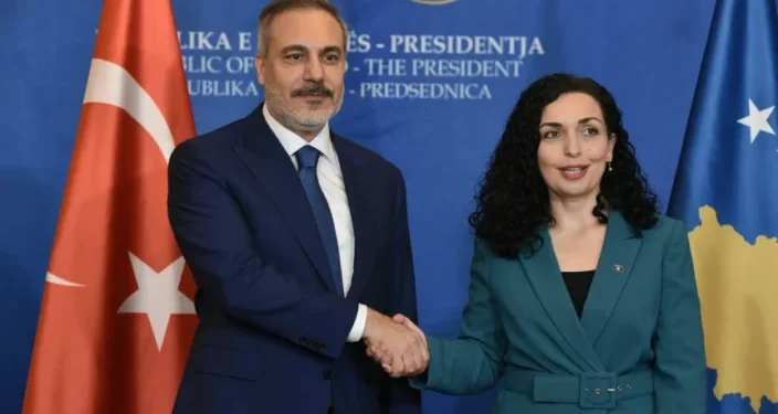 Kryediplomati turk pritet edhe nga Presidentja e Kosovës, Vjosa Osmani