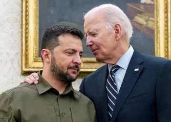 Bideni lë të kuptohet se do t’i japë fund kufizimeve të Ukrainës për armët me rreze të gjatë