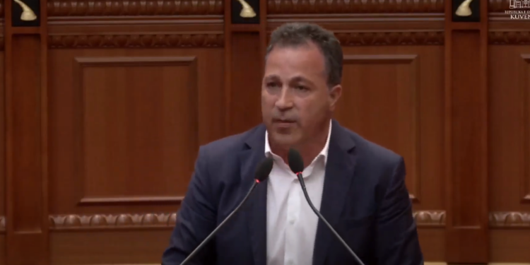 Debatet për ‘Sterilizimin dhe Check-up’! Niko Peleshi për opozitën: Vratë Komisionin Hetimor gjatë natës, për ta qarë ditën në Kuvend