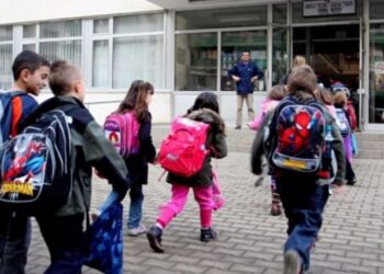 Dhuna mes adoleshentëve! Nxënësi 13 vjeç shkon me biçak në shkollë në Devoll