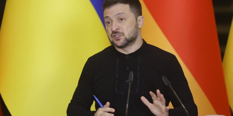 Zelensky: Ukraina kërkon “zgjidhje diplomatike” për luftën
