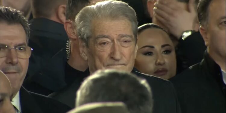Videolajm/ Sali Berisha mbërrin tek kryeministria