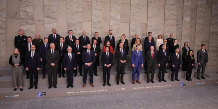 Vengu në ministerialin e NATO-s: Ringjallim industrinë ushtarake dhe modernizojmë FA