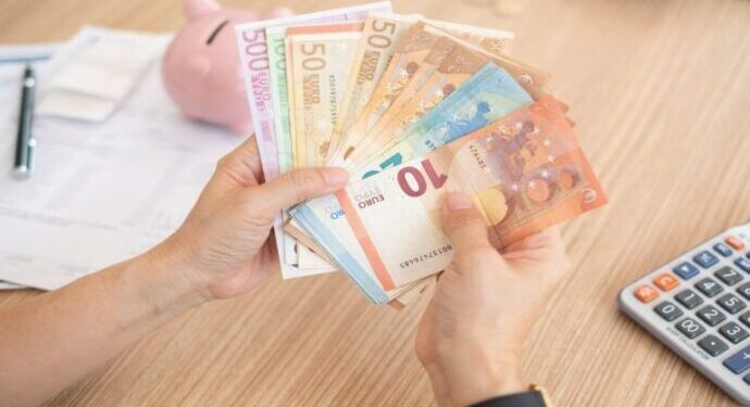 Euro ra, por në 2024, nga Shqipëria doli 2.3 herë më shumë valutë se një vit më parë