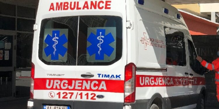 Gjendet pa shenja jete një person në Rrugën e Kombit, dyshohet se e ka përplasur një automjet