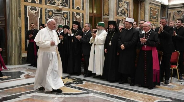 Kisha Ortodokse Shqiptare reagon për ndarjen nga jeta të Papa Franceskut  Nxiti mirëkuptim mes ortodoksëve dhe katolikëve  I përjetshëm kujtimi i tij