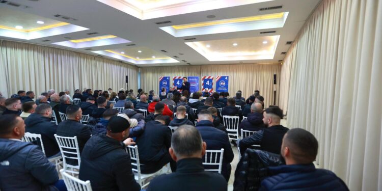 “Tabela e korrupsionit: 7×7=313, shkaku që varfëron shqiptarët”, Basha: Pas 12 vitesh, shqiptarët meritojnë drejtësi dhe mirëqenie