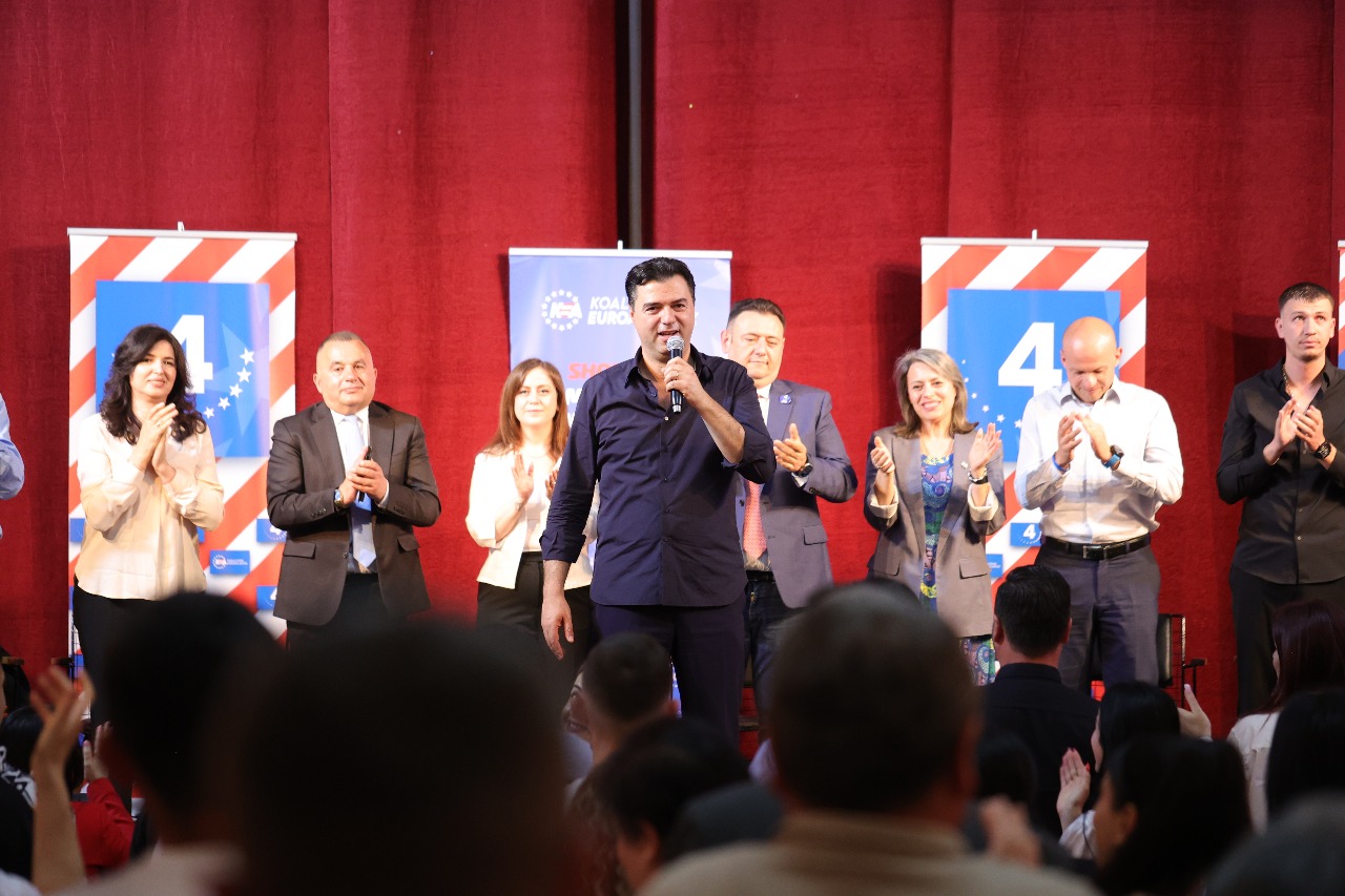  Do zvarriteni përsëri në llucën e korrupsionit të Ramës    Basha thirrje socialistëve  Votuat për ndryshim  morët 7×7 313  Mos ua shisni të ardhmen e fëmijëve për një tjetër premtim bosh