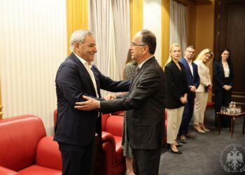 Presidenti Begaj pret pjesëmarrësit e programit LEAD Albania: “Shqipëria ka nevojë për profesionistë si ju”