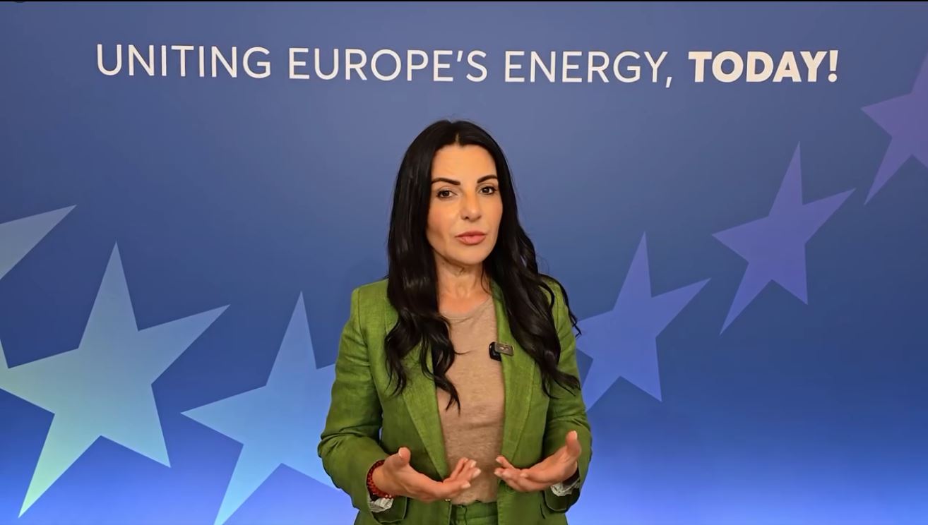 Prononcimi i Zëvendëskryeministres  njëherësh Ministër i Infrastrukturës dhe Energjisë  Belinda Balluku ku mori pjesë në takimin e Traktatit të Komunitetit të Energjisë  mbajtur në Athinë